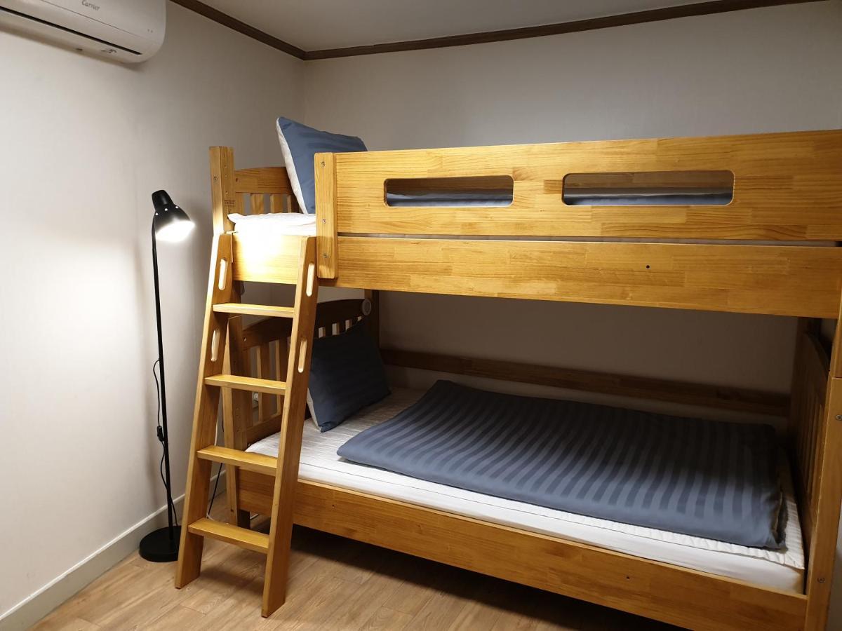Oh My Guesthouse โซล ภายนอก รูปภาพ